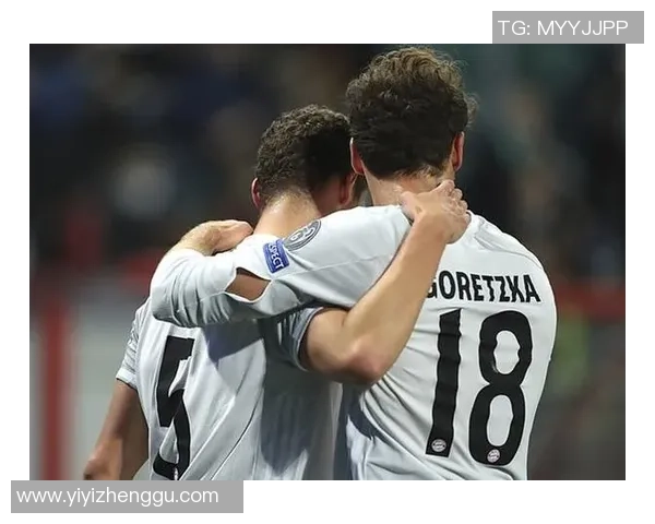 戈雷茨卡展现力量与技巧结合的完美肌肉身材引发足球迷热议